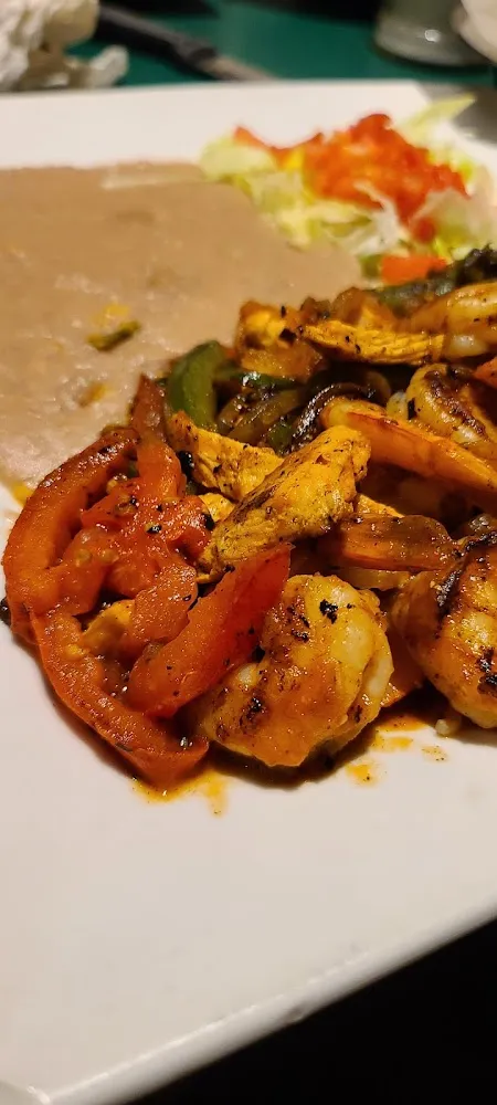 Camerones a La Mexicana with Grilled Chicken